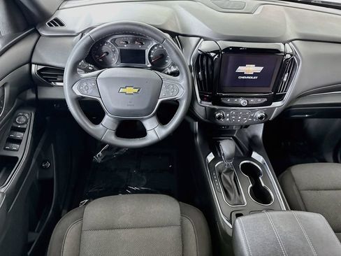 Used 2023 Chevrolet Traverse LT FWD image 3