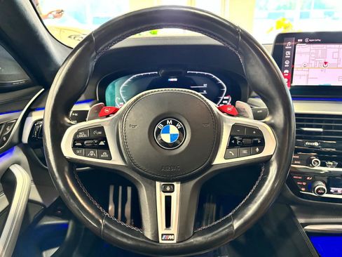 Used 2023 BMW M5 image 34