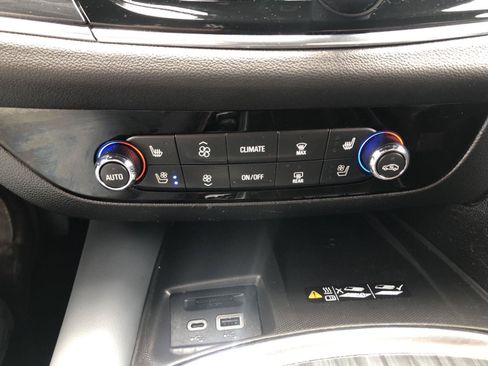 Used 2023 Buick Enclave Premium AWD/4WD image 32