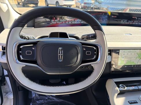 New 2026 Lincoln Navigator Reserve image 4