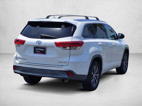 Used 2018 Toyota Highlander XLE AWD/4WD image 5