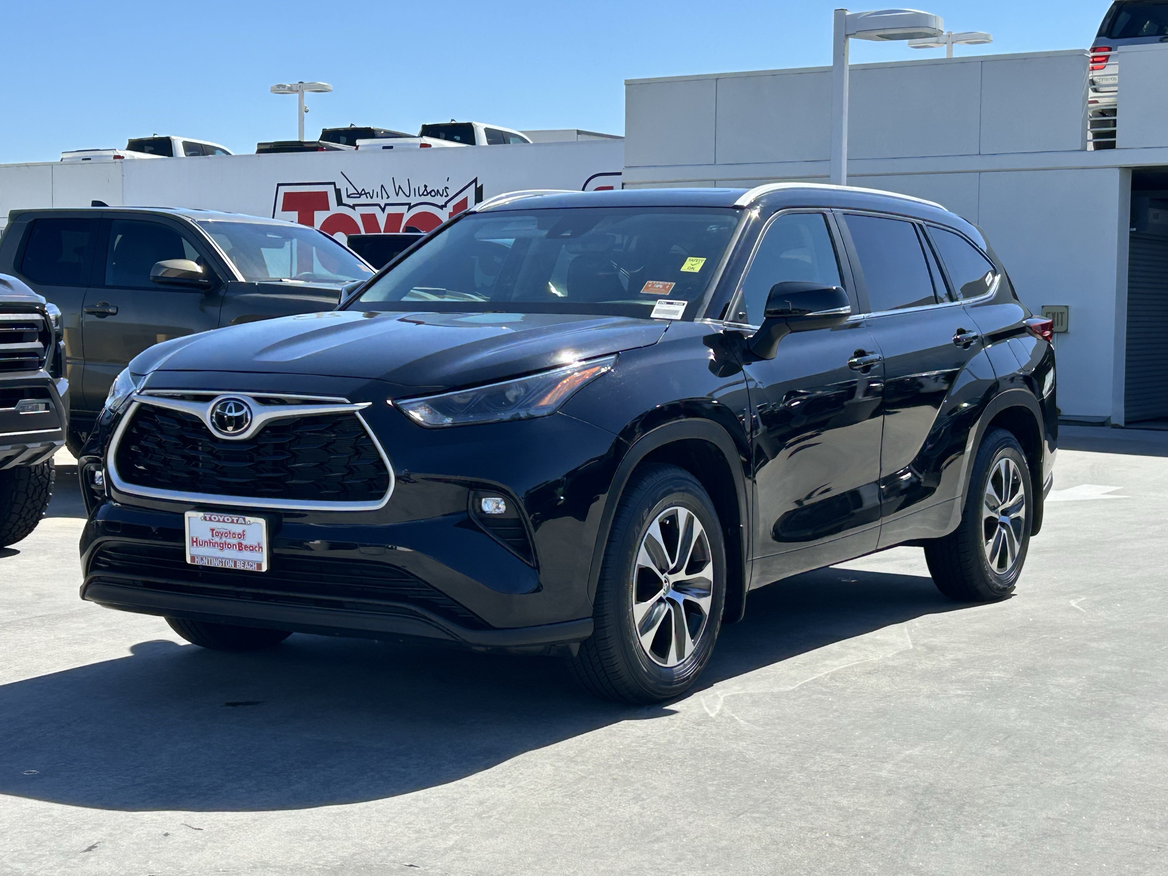 Used 2023 Toyota Highlander XLE FWD image 6
