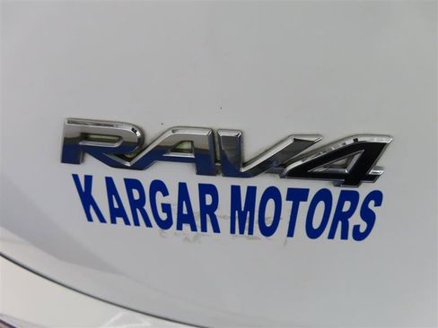 Used 2018 Toyota RAV4 XLE AWD/4WD image 13