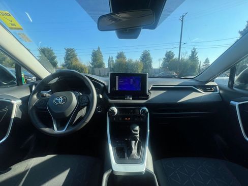 Used 2025 Toyota RAV4 XLE image 33