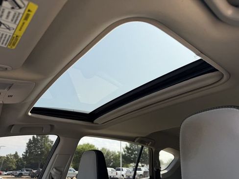 Used 2017 Toyota RAV4 XLE FWD image 24