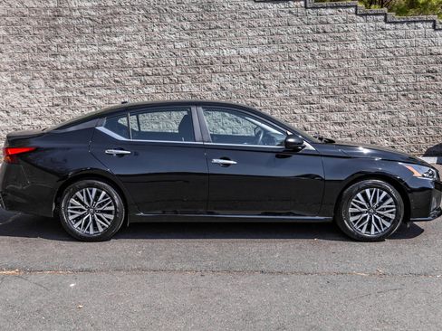 Used 2025 Nissan Altima 2.5 SV image 4