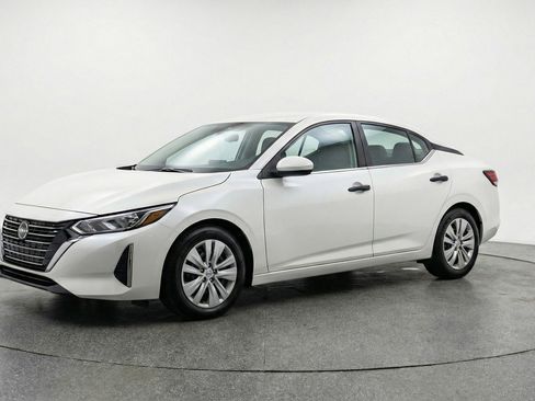 Used 2025 Nissan Sentra S image 3