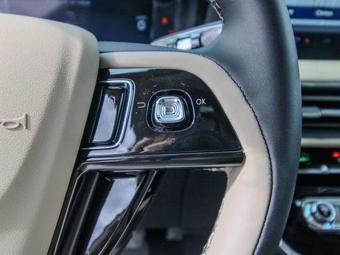 Used 2026 Lincoln Corsair Premiere image 20