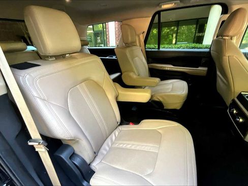 Used 2023 Ford Expedition Limited image 37
