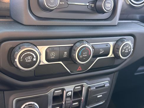 Used 2020 Jeep Wrangler Unlimited Sport image 28