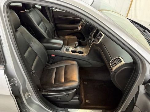 Used 2015 Jeep Grand Cherokee Limited image 23
