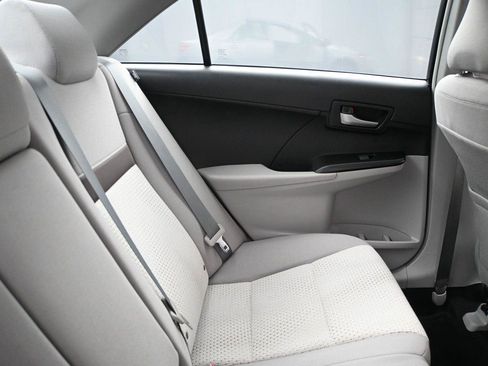 Used 2014 Toyota Camry LE FWD image 19
