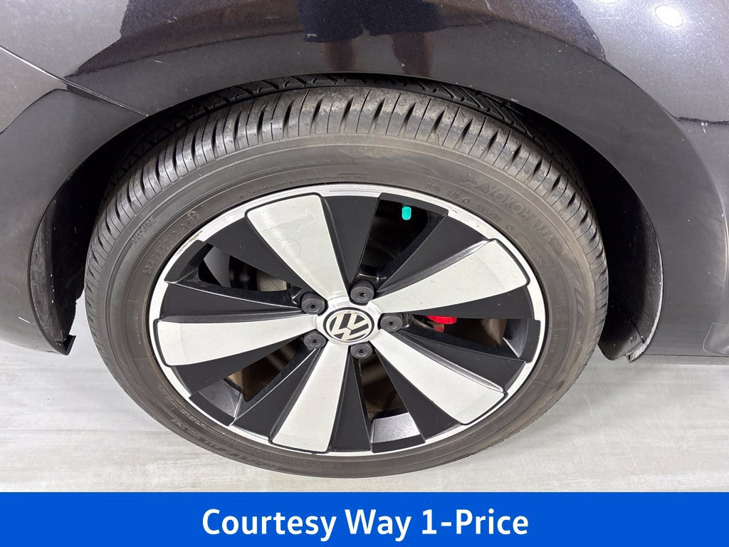 Used 2014 Volkswagen Beetle R-Line FWD image 13