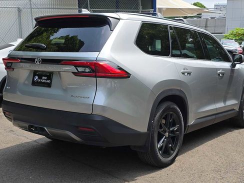 Used 2024 Toyota Grand Highlander AWD image 3