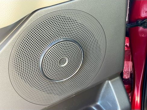 Used 2021 Ford Expedition XLT image 19