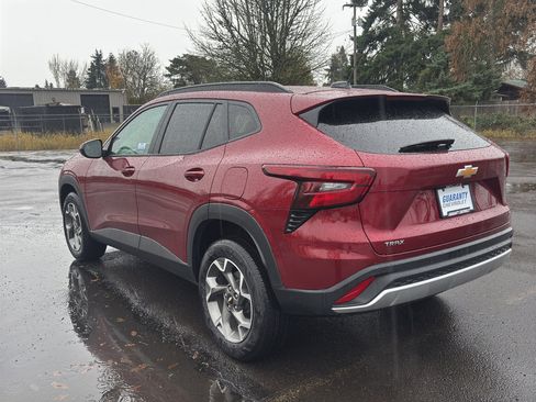 New 2025 Chevrolet Trax LT w/ Driver Confidence Package image 33
