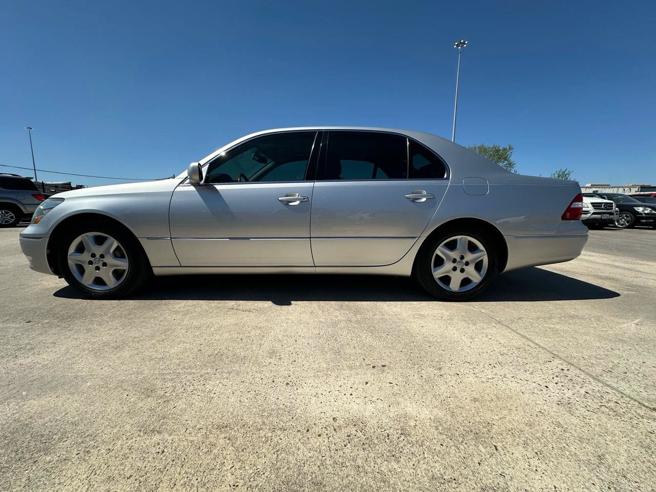 Used 2004 Lexus LS 430 RWD image 3