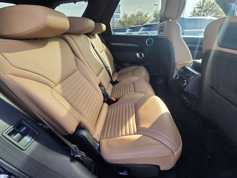 Used 2023 Land Rover Discovery Metropolitan Edition image 14