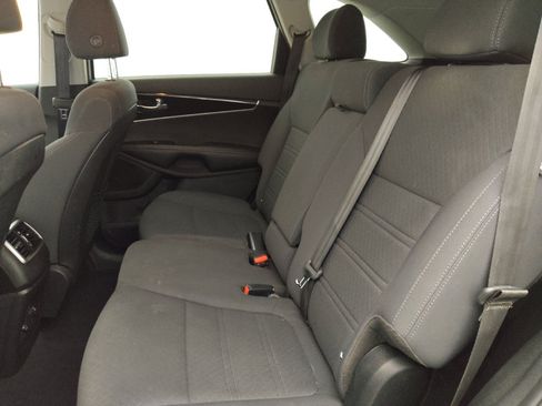 Used 2019 Kia Sorento FWD image 18