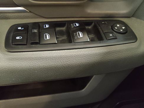Used 2020 RAM 1500 Classic SLT RWD image 27