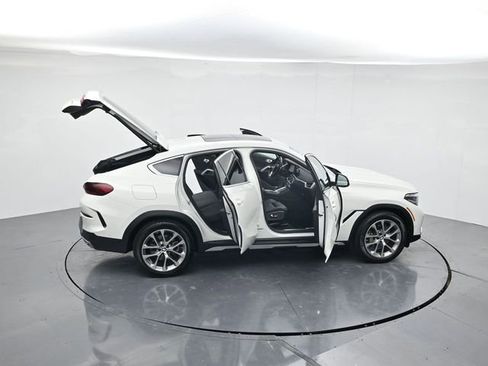 Used 2023 BMW X6 xDrive40i w/ Premium Package image 49