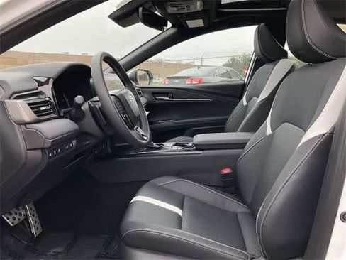 Used 2025 Toyota Camry SE image 13