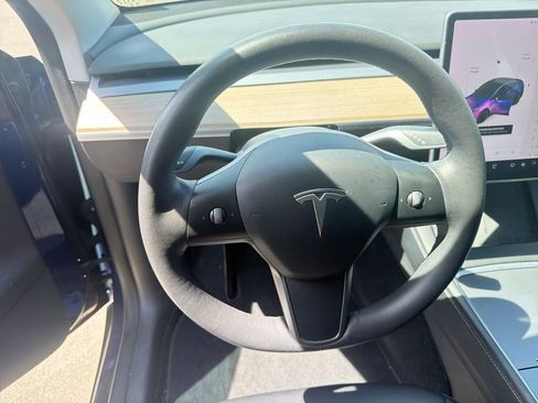 Used 2021 Tesla Model Y Long Range AWD/4WD image 11