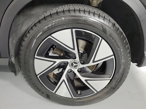 Used 2024 Mercedes-Benz GLC 300 4MATIC image 9