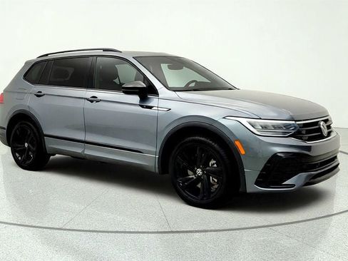 Used 2023 Volkswagen Tiguan SE R-Line FWD image 3
