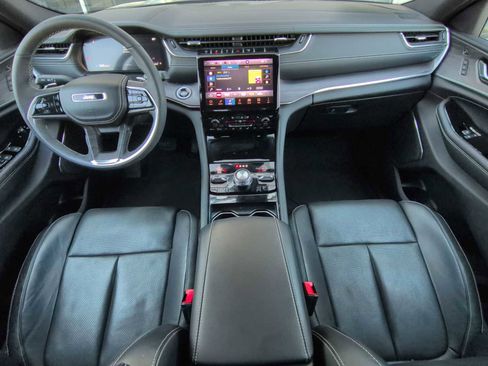 Used 2024 Jeep Grand Cherokee Overland w/ Luxury Tech Group IV image 15