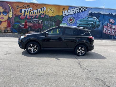 Used 2017 Toyota RAV4 XLE AWD/4WD image 2
