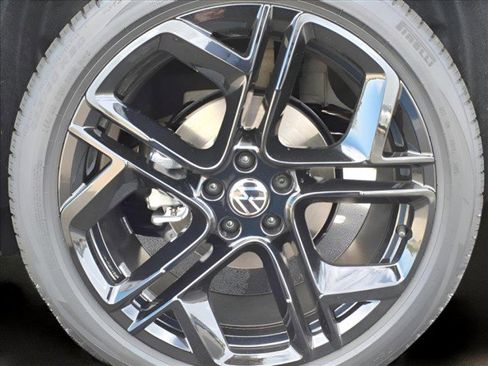 New 2026 Volkswagen Tiguan SE image 2