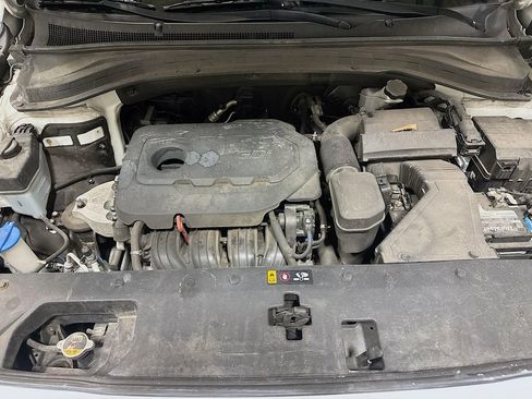 Used 2019 Hyundai Santa Fe SE image 34