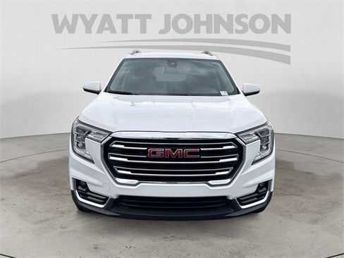 Used 2024 GMC Terrain SLT image 8