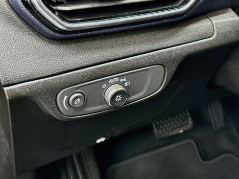 Used 2023 Chevrolet Bolt EUV Premier FWD image 17