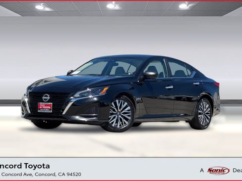 Used 2025 Nissan Altima 2.5 SV FWD image 1