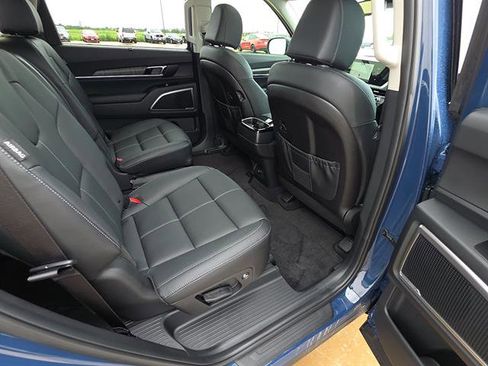 Used 2025 Kia Telluride EX w/ EX Captain's Chair Package AWD/4WD image 22