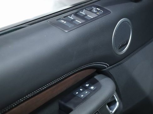 Used 2024 Land Rover Discovery Dynamic SE image 30