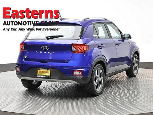 Used 2024 Hyundai Venue SEL FWD image 5
