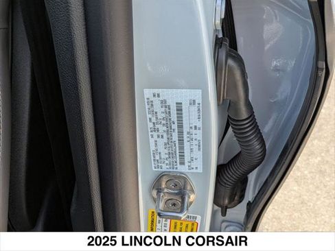 New 2025 Lincoln Corsair Reserve image 15