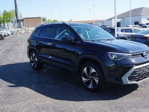 New 2026 Volkswagen Taos SE AWD/4WD image 1
