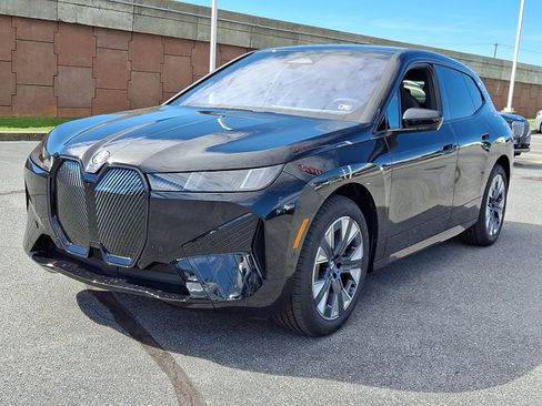 New 2026 BMW iX xDrive45 w/ Premium Package image 2