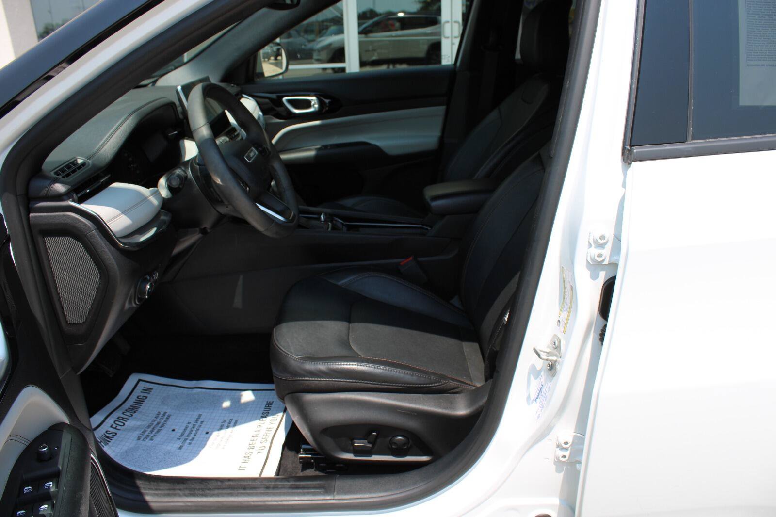 Used 2023 Jeep Compass Limited AWD/4WD image 12