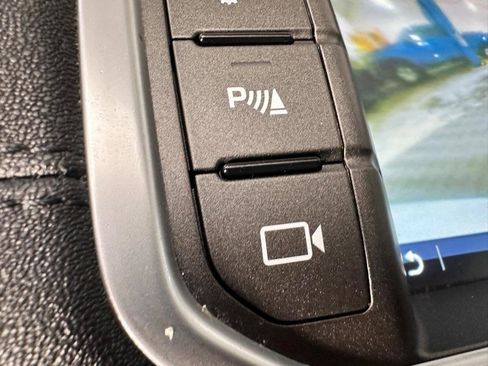 Used 2018 Land Rover Range Rover Evoque SE image 30