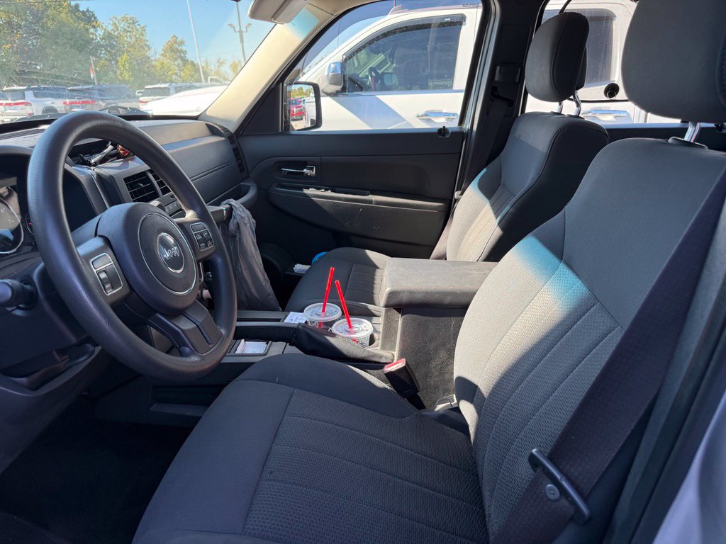 Used 2011 Jeep Liberty Sport AWD/4WD image 9