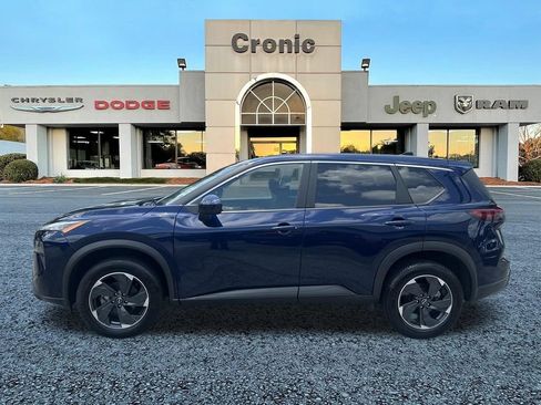 Used 2025 Nissan Rogue SV AWD/4WD image 6