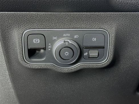 Used 2023 Mercedes-Benz GLB 250 w/ AMG Line image 11