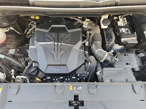 Used 2023 Kia Carnival LX image 27