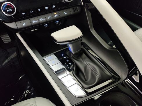 Used 2023 Hyundai Elantra Limited image 28