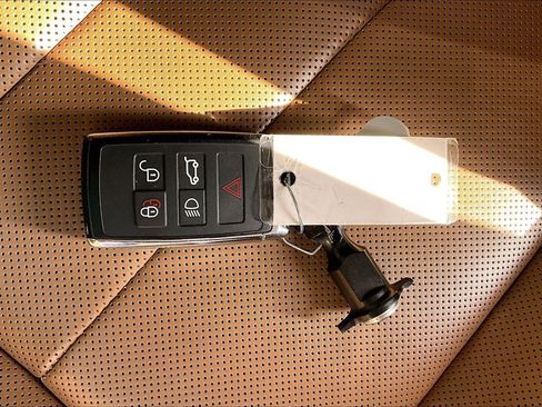 Certified 2024 Land Rover Range Rover SE AWD/4WD image 10